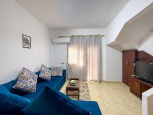 1037 · Cozy 2BR Townhouse with Private Backyard