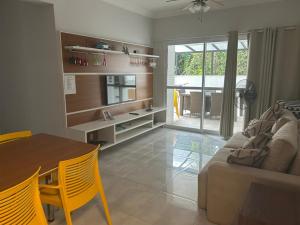 Rivieira - Apartamento térreo com Piscina privada - 500m do mar