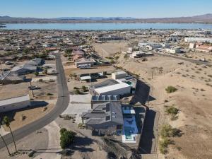 Modern Havasu Escape Luxury Pool and Gourmet Grill with Fire Pit