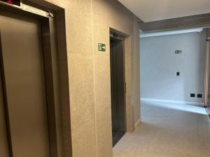 Rivieira - Apartamento térreo com Piscina privada - 500m do mar