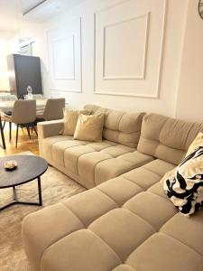 Premier In -FREE GARAGE-