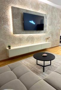 Premier In -FREE GARAGE-