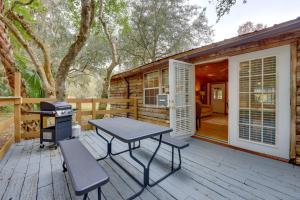 Fish, Boat & Explore: Cross Creek Cabin w Dock!