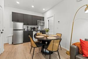 2Beds|2 Baths|Near Re& Aquarium|Free Parking