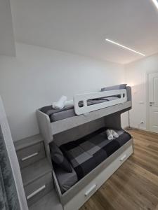 Comoda a venezia modern house