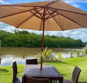 Amazônia 2 - stunning river side retreat with private pool and deck over the river