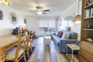 Stunning Ocean Views From This 1 Bedroom Condo, Mid-Town Location!