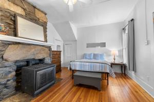 Suite 1, Quick Walk To Downtown