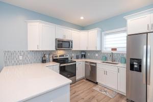 Modern Beachside Townhome with Ocean Views - Steps to the Sand!