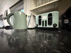 (R0)2 Bedroom Flat in Zone 2 Lnd