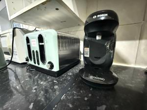 (R0)2 Bedroom Flat in Zone 2 Lnd