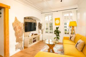 Leone Stays - Golden Castle Loft