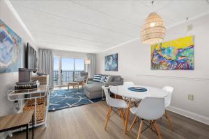 Stunning Renovated 2 Bedroom Direct Ocean Front!