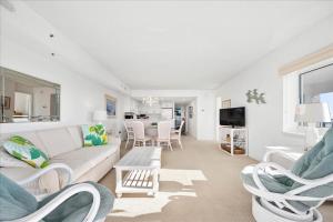 Beautiful 3 Bed at Tritons Trumpet with Bay View!