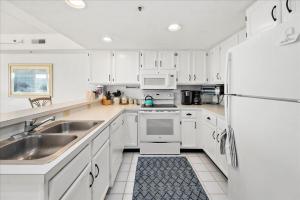 Beautiful 3 Bed at Tritons Trumpet with Bay View!