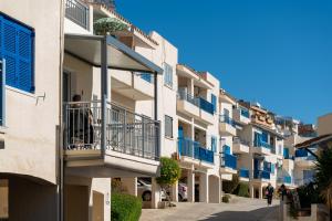 Bluora Apartment, 1BR Sea View, Balcony, Swimming Pool, Parking, 500 Meters from the Beach