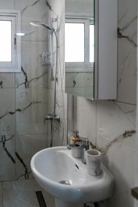 Bluora Apartment, 1BR Sea View, Balcony, Swimming Pool, Parking, 500 Meters from the Beach