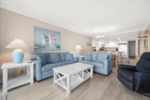 Beautiful 2 Bedroom Plaza Condo with Outdoor Pool!