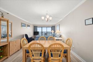 Beautiful 2 Bedroom Plaza Condo with Outdoor Pool!