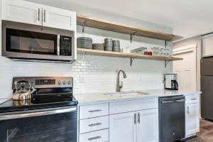 1st Floor Updated Studio incredible river access