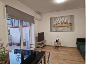 Pretty flat with terrace, air cond, free parking, by Porto with Love LDA