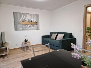 Pretty flat with terrace, air cond, free parking, by Porto with Love LDA