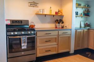 Sunset Oaks Retreat Events, Farm Animals & Views