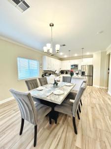Family Spacious New Cozy 5BR House in Asian Town