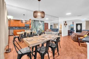 2 King Beds, FREE Parking and Internet in Miami