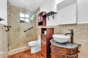 2 King Beds, FREE Parking and Internet in Miami