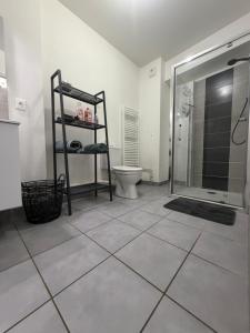 Studio proche république et drapeau