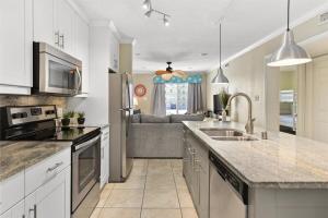 Updated 2 Bedroom in Tiffanie By The Sea With Outdoor Pool, Steps to the Beach!