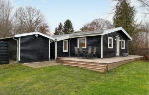 Beautiful Home In Dronningmølle With Wifi
