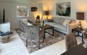 Beautiful Home In Dronningmølle With Wifi