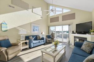 Spacious 3 Bedroom Bayside Condo in Sunset Beach with Outdoor Pool!