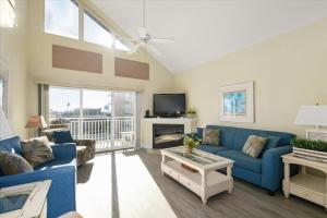 Spacious 3 Bedroom Bayside Condo in Sunset Beach with Outdoor Pool!