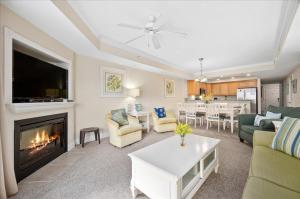 Beautiful 3 Bedroom Sunset Beach Condo with Outdoor Pool!