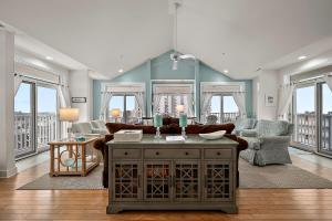 Beautiful Ocean and Bay Views from this Premier 5 Bedroom Property In St Kitts!