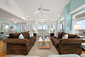 Beautiful Ocean and Bay Views from this Premier 5 Bedroom Property In St Kitts!