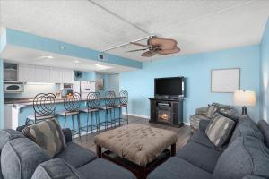 3 Bedroom Ocean Front Condo in Desired Quay Building