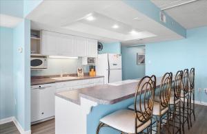 3 Bedroom Ocean Front Condo in Desired Quay Building