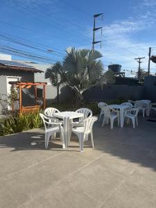 Apartamento de 3 quartos, no Condomínio Taperapuan Duplex, há 400m da praia, localizado próximo da barraca axé mói, boa beach e etc