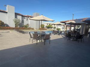 Apartamento de 3 quartos, no Condomínio Taperapuan Duplex, há 400m da praia, localizado próximo da barraca axé mói, boa beach e etc