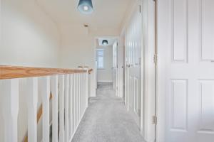 #83 Stylish 3 bed 2 bath Wigston Home with Parking