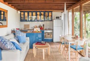 Whale Beach Escape with Leafy Ocean Views