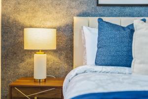 #83 Stylish 3 bed 2 bath Wigston Home with Parking