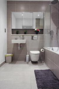 Zone 1 Designer 2BR-2BA , Skyline Views , 15 OFF , 2 Balconies