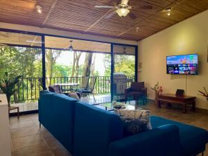 Bali inspired Casa Cascada w Jungle views pool