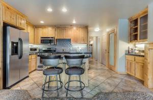 Rustic Pet-Friendly Second Floor Condo