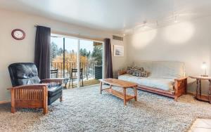 Rustic Pet-Friendly Second Floor Condo